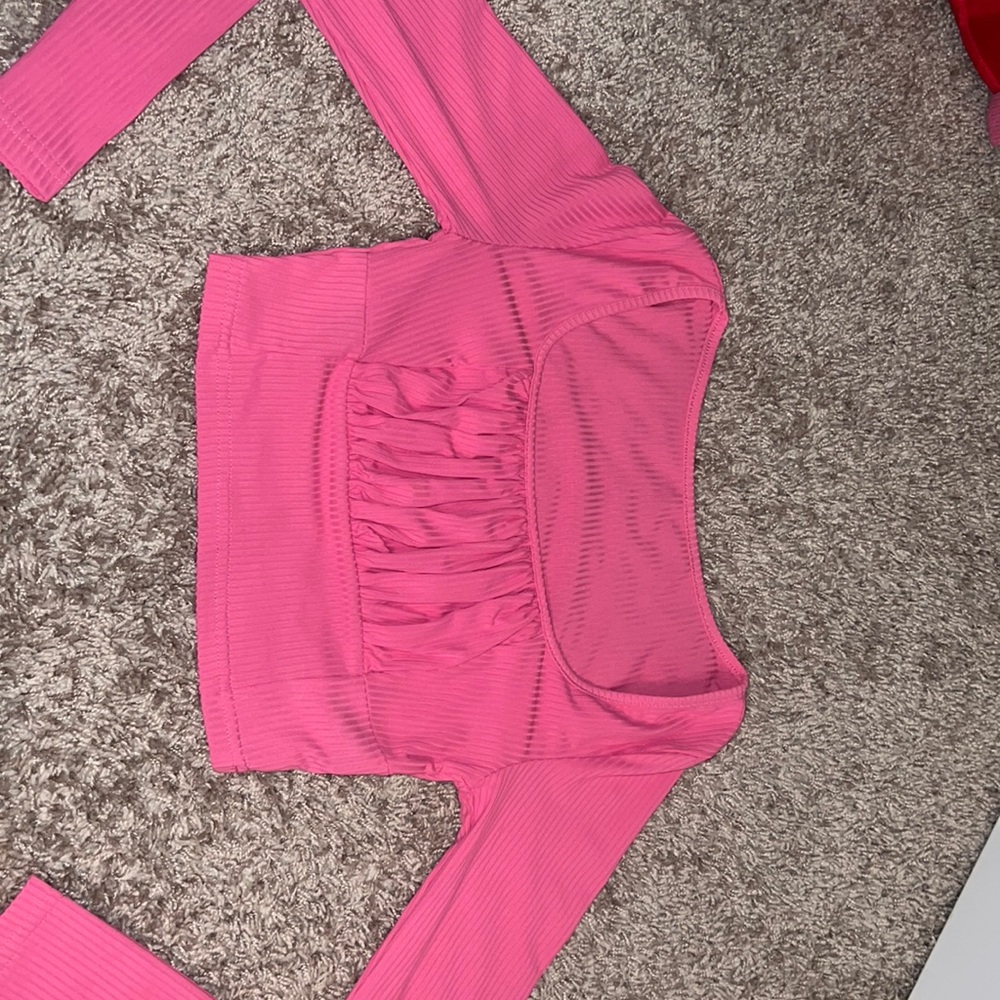 Cute long sleeve pink crop top